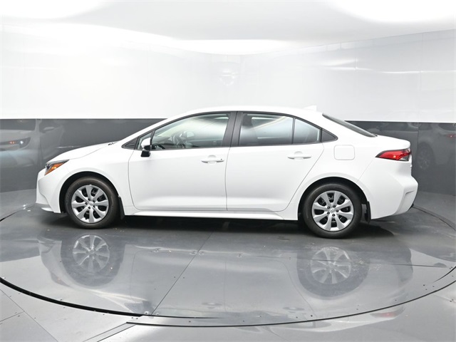 2025 Toyota Corolla LE photo 4