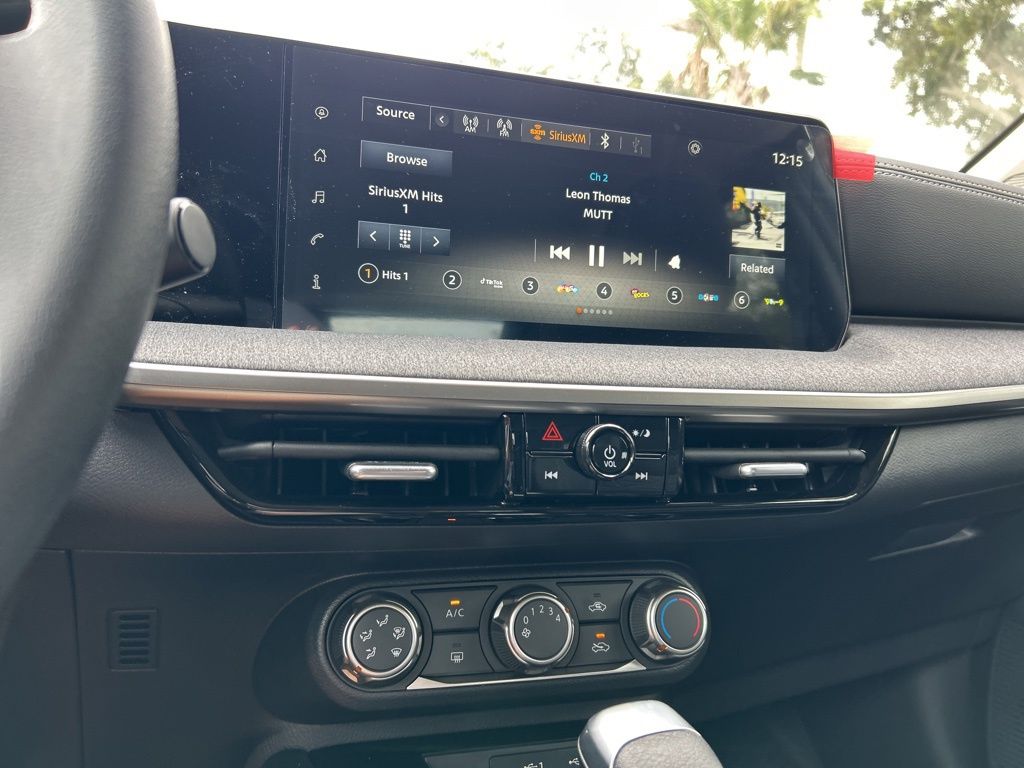 2025 Nissan Kicks SV photo 22