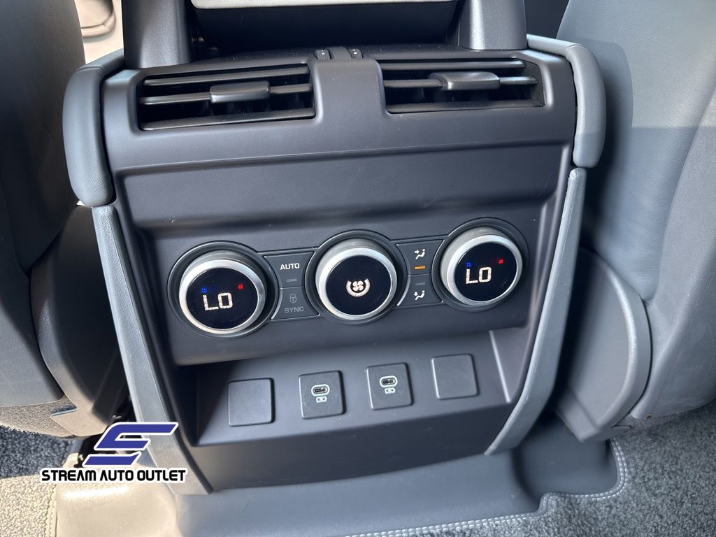 2024 Land Rover Defender 110 X-Dynamic SE photo 24