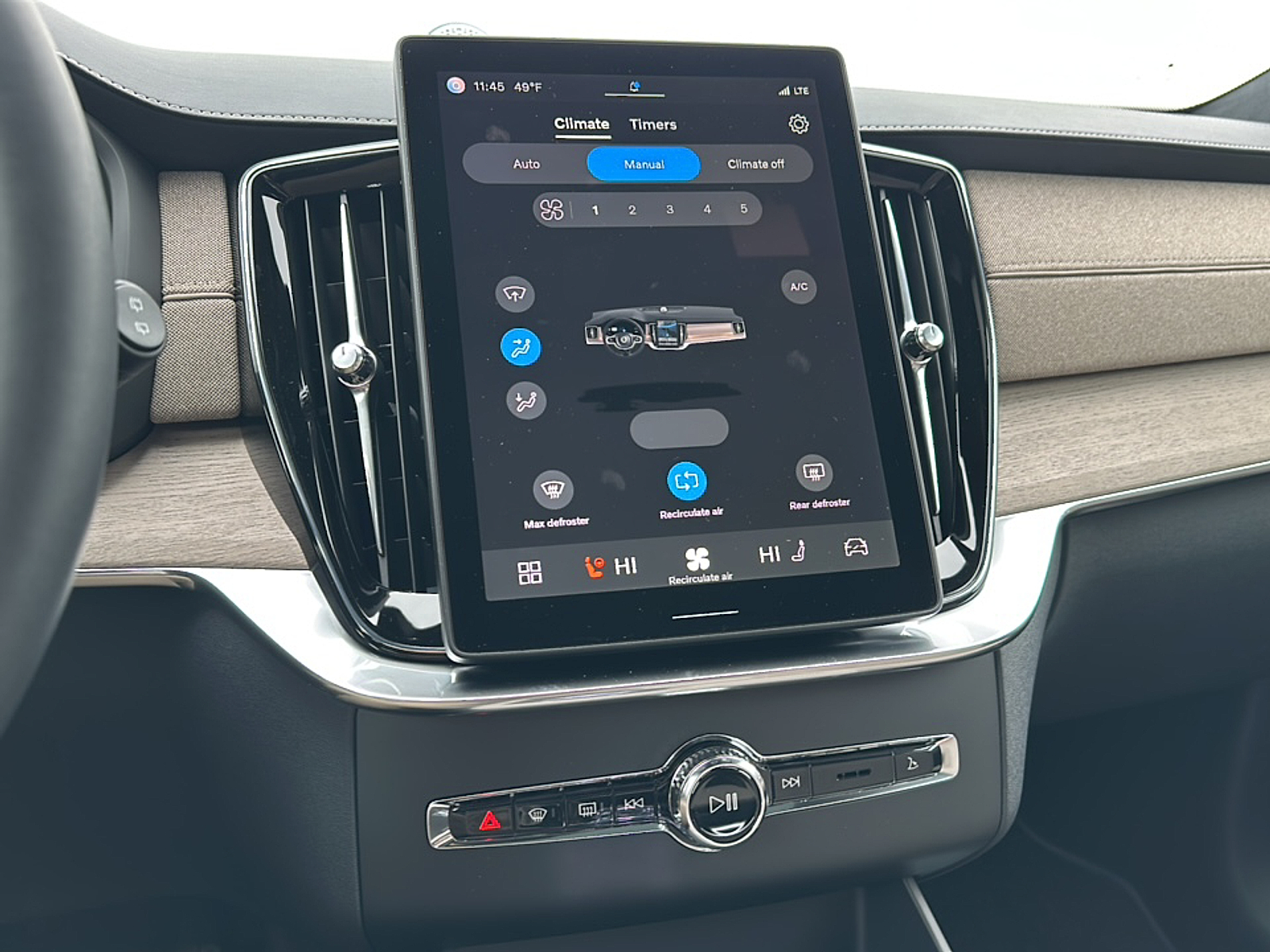 2025 Volvo XC90 T8 AWD photo 13
