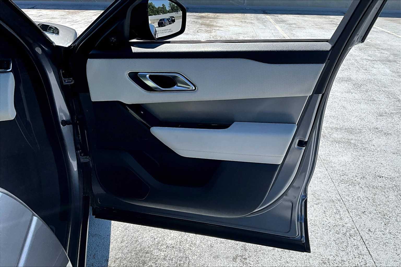 2022 Land Rover Range Rover Velar R-Dynamic S photo 21