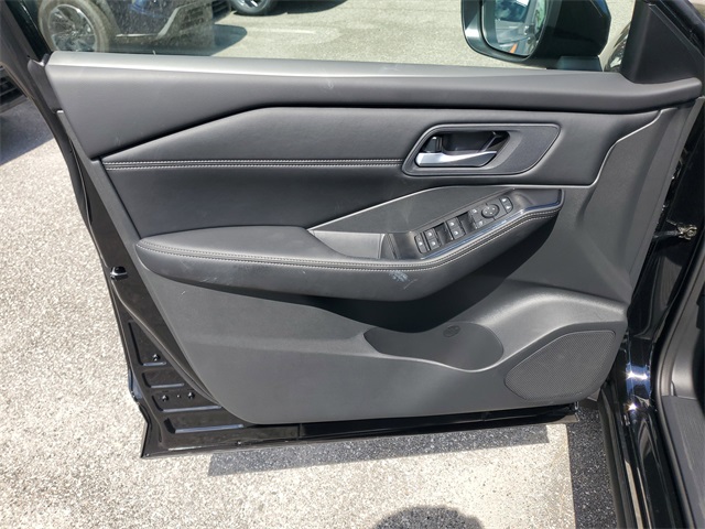 2026 Nissan Rogue SV photo 3