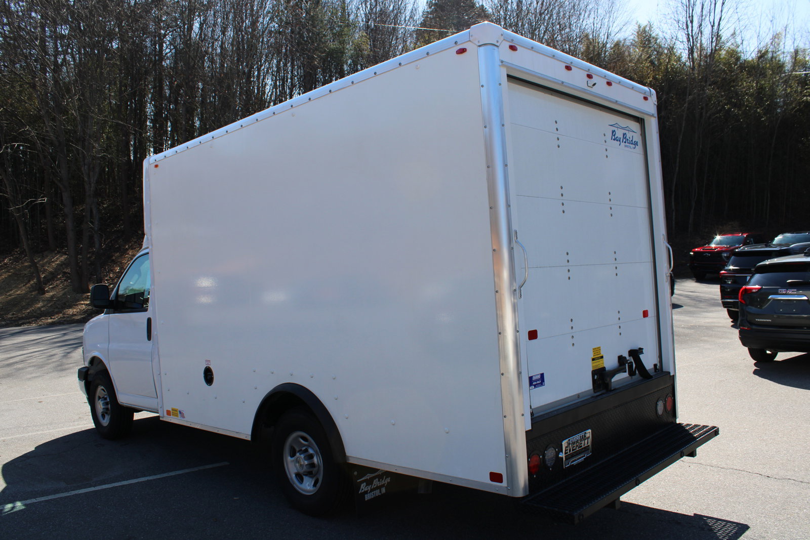 2024 Chevrolet Express Cutaway 3500 photo 3