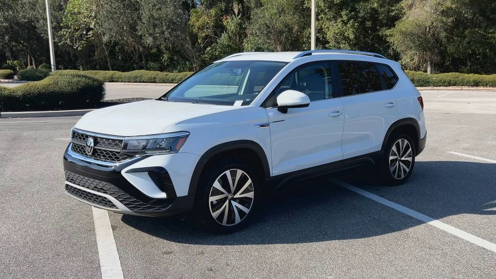 2022 Volkswagen Taos SE photo 4