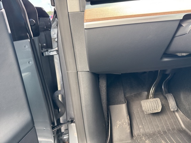 2024 Tesla Model Y Long Range photo 15