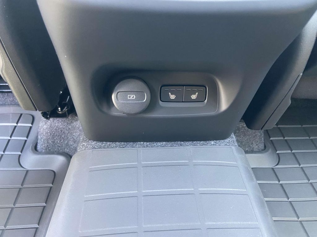 2026 Volvo XC40 AWD Plus photo 23