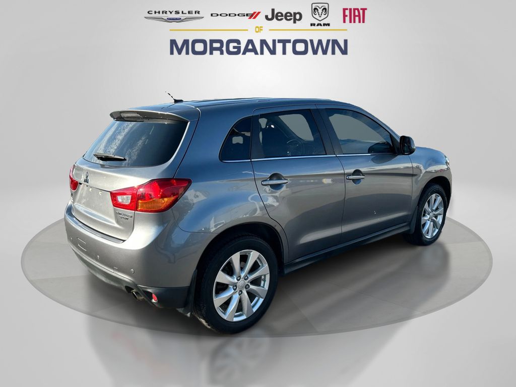 2014 Mitsubishi Outlander Sport SE photo 2