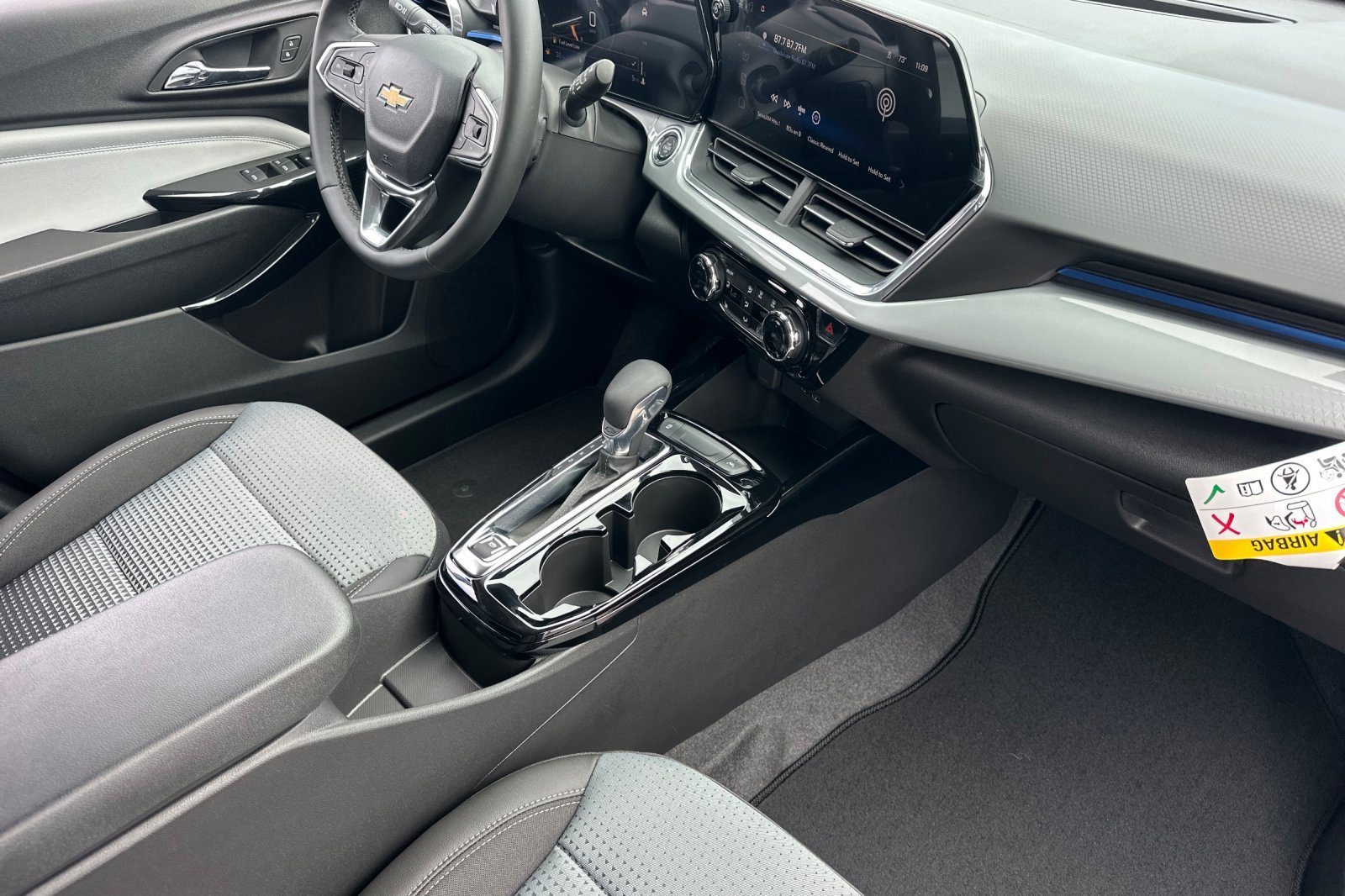 2025 Chevrolet Trax LT photo 16