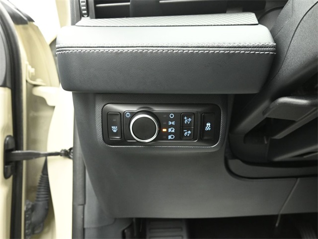 2025 FORD MUSTANG MACH-E - Image 19