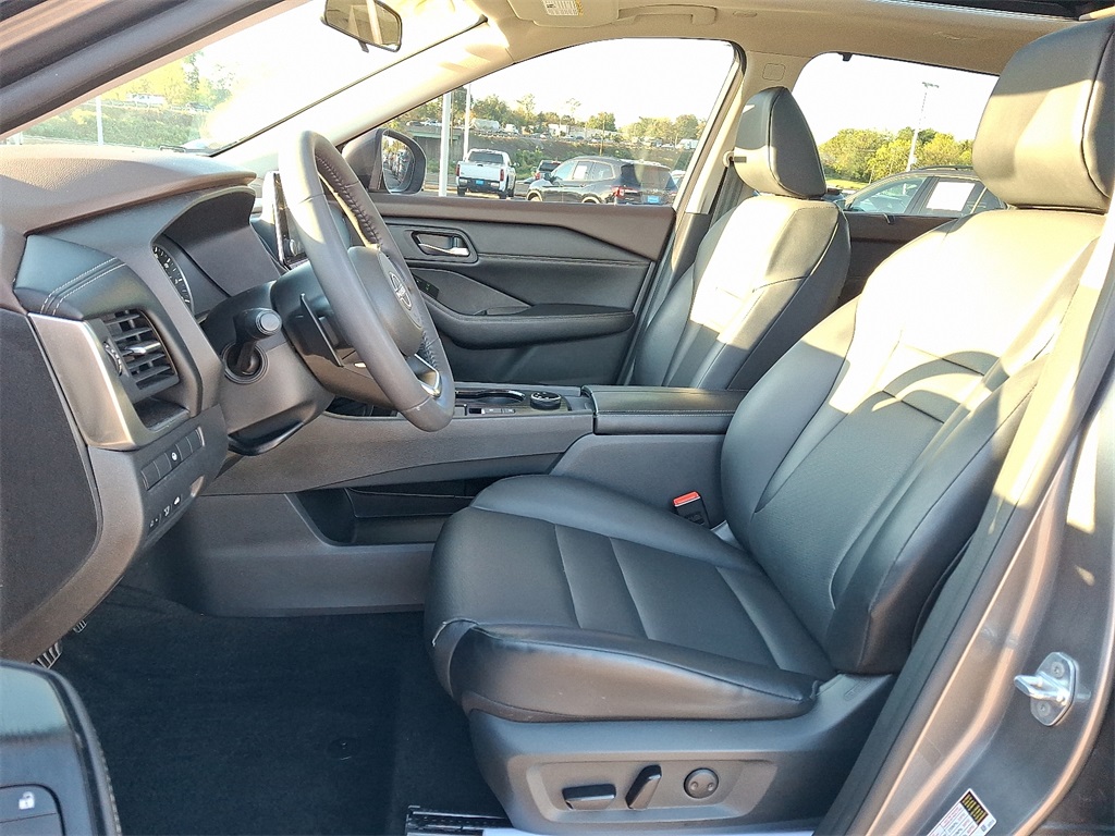 2023 Nissan Rogue SV photo 14