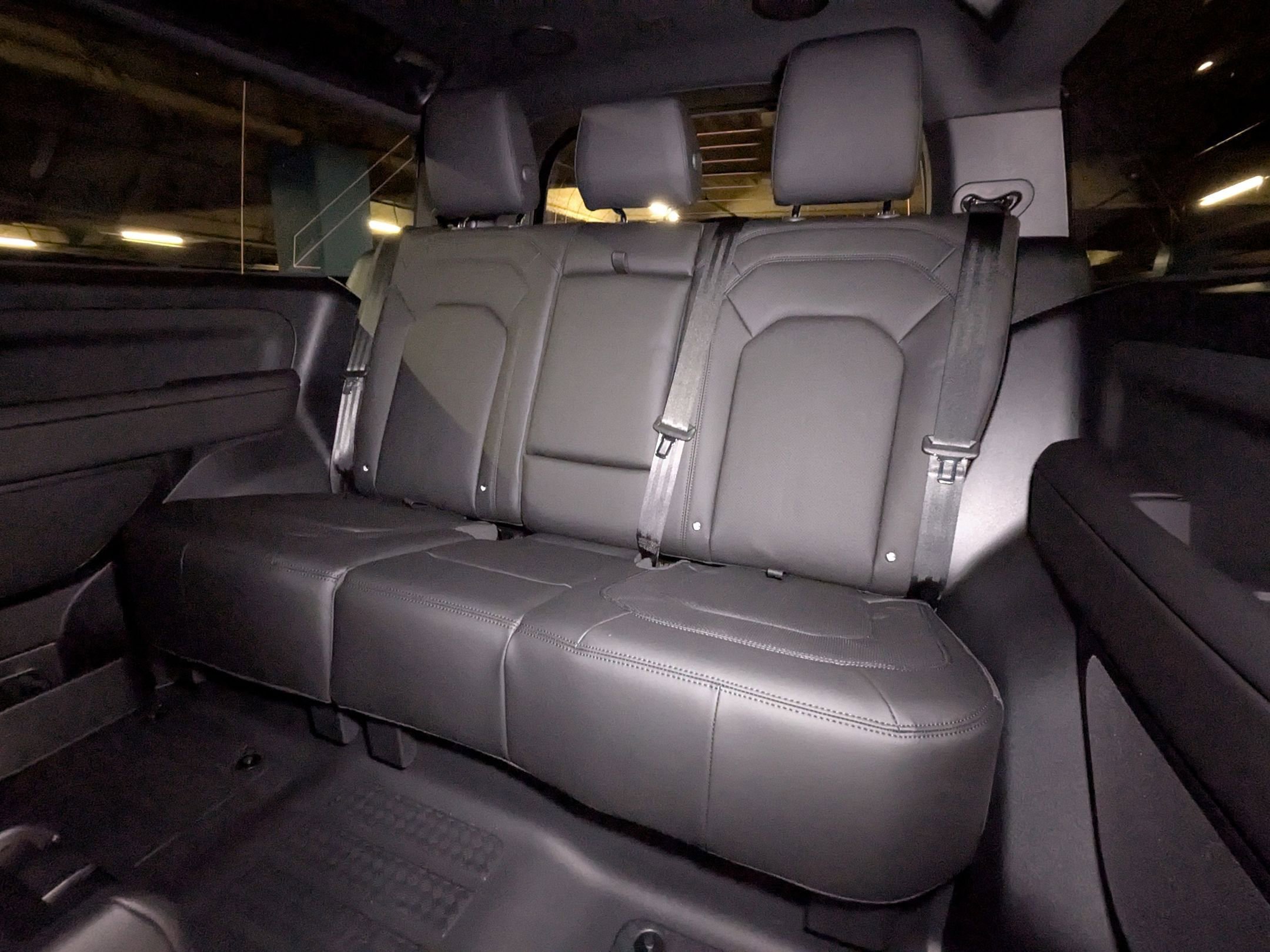 2025 Land Rover Defender 90 X-Dynamic SE photo 15