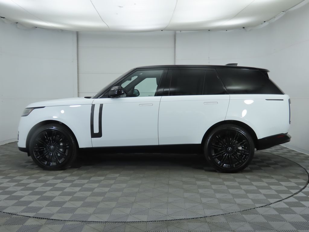 2025 Land Rover Range Rover SE photo 7