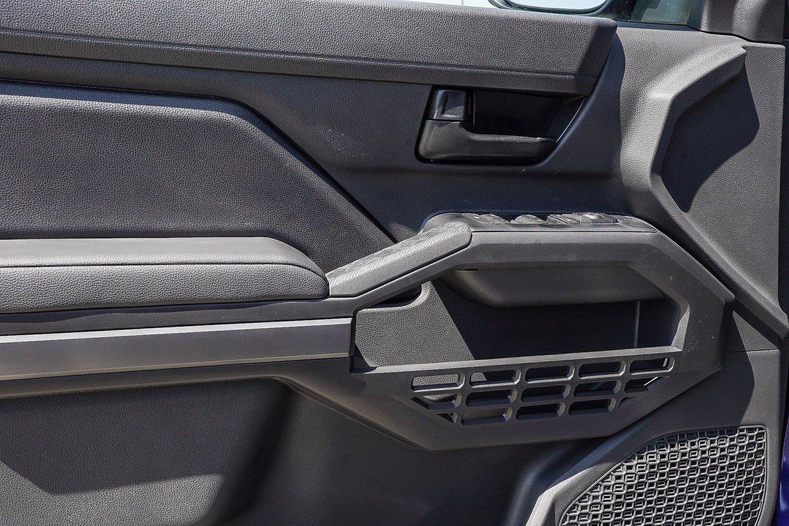 2025 Toyota Tacoma SR5 photo 21
