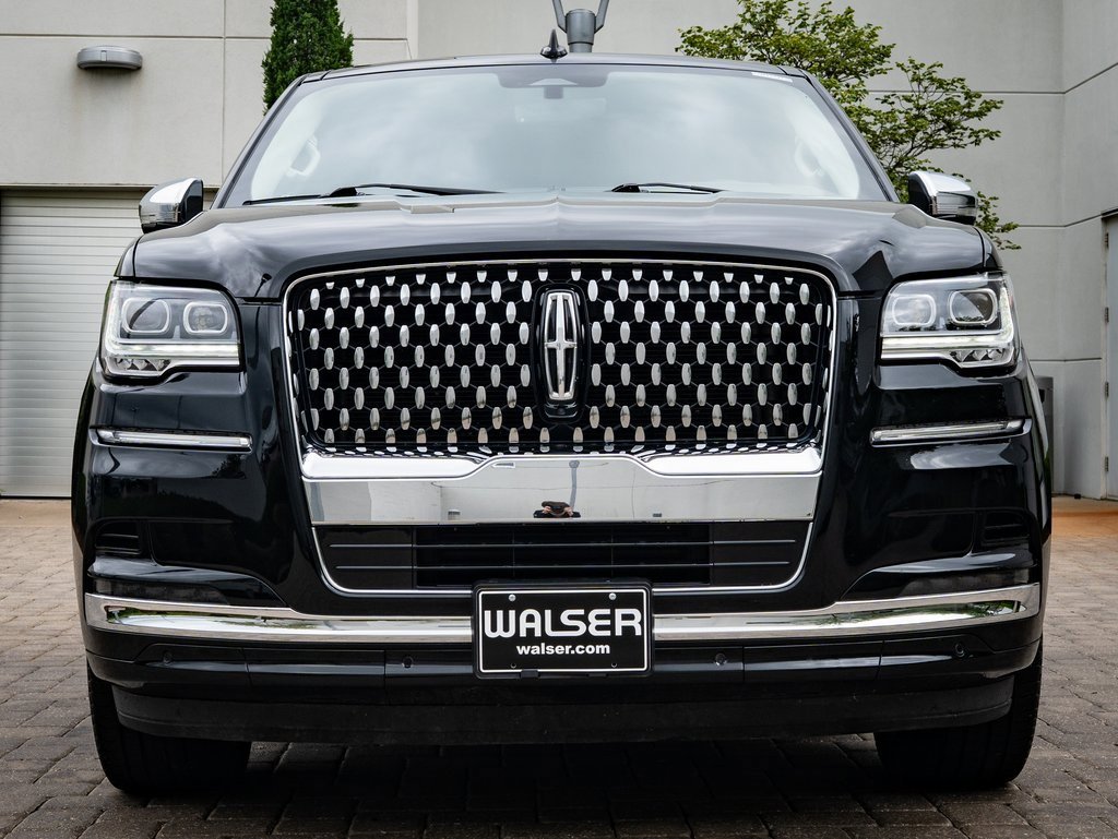 2022 Lincoln Navigator Black Label photo 2