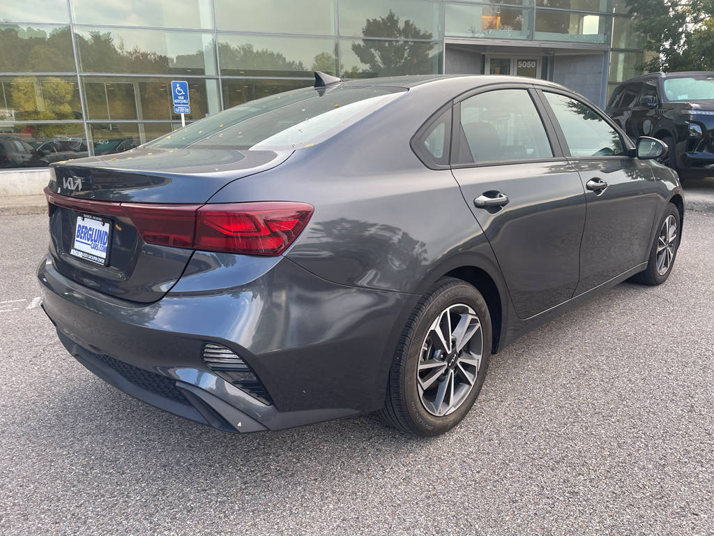 2023 Kia Forte LXS photo 3