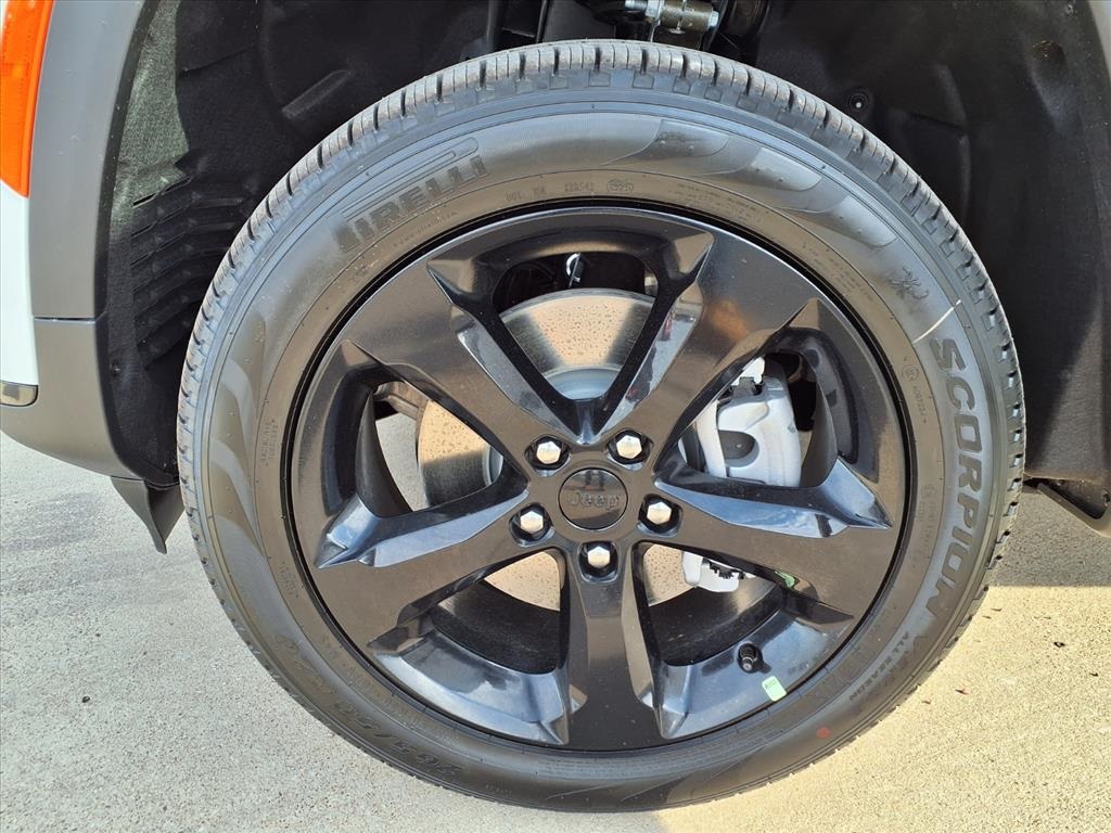 2025 Jeep Grand Cherokee Limited photo 4