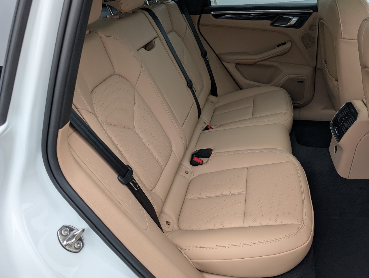 2025 Porsche Macan T photo 7