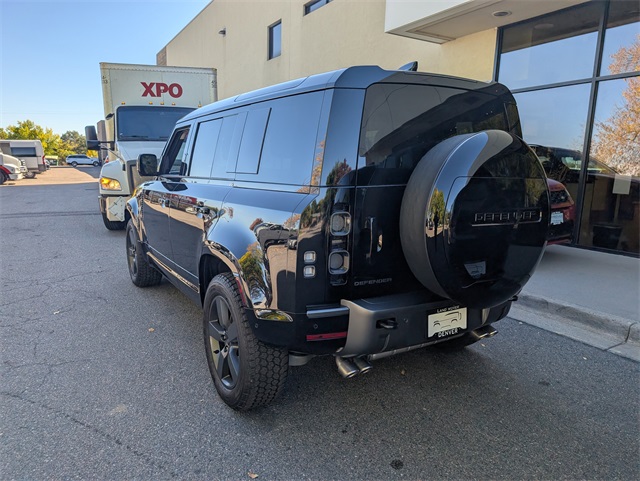 2025 Land Rover Defender 110 V8 photo 4