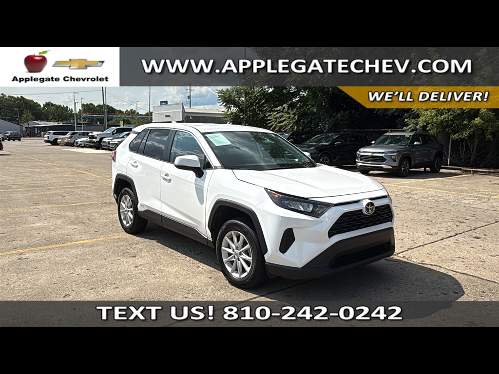 2022 Toyota RAV4 LE's photo