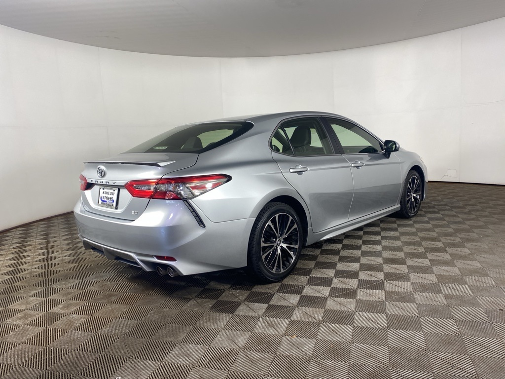 2018 Toyota Camry SE photo 7
