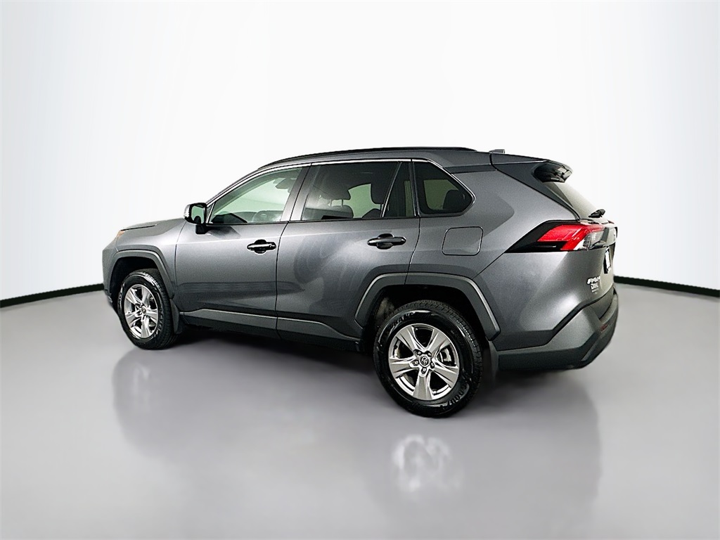 2022 Toyota RAV4 XLE photo 8