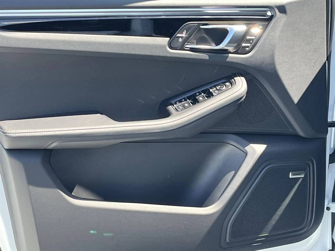 2025 Porsche Macan T photo 16