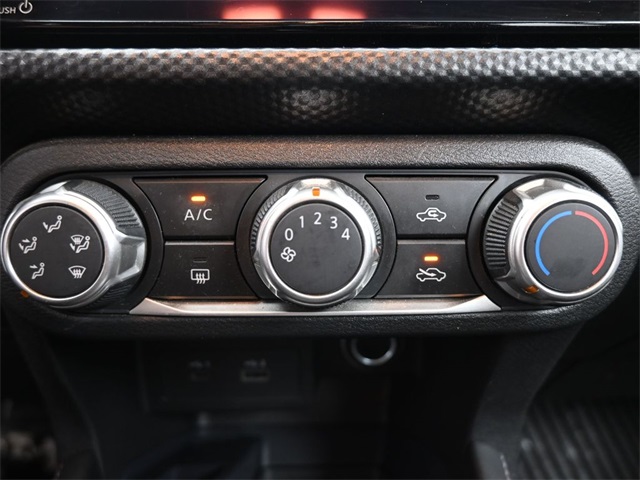 2023 Nissan Kicks SV photo 3