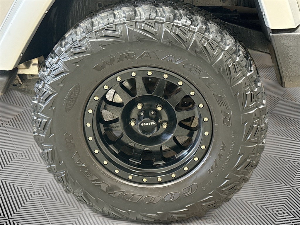 2012 Jeep Wrangler Sahara photo 15