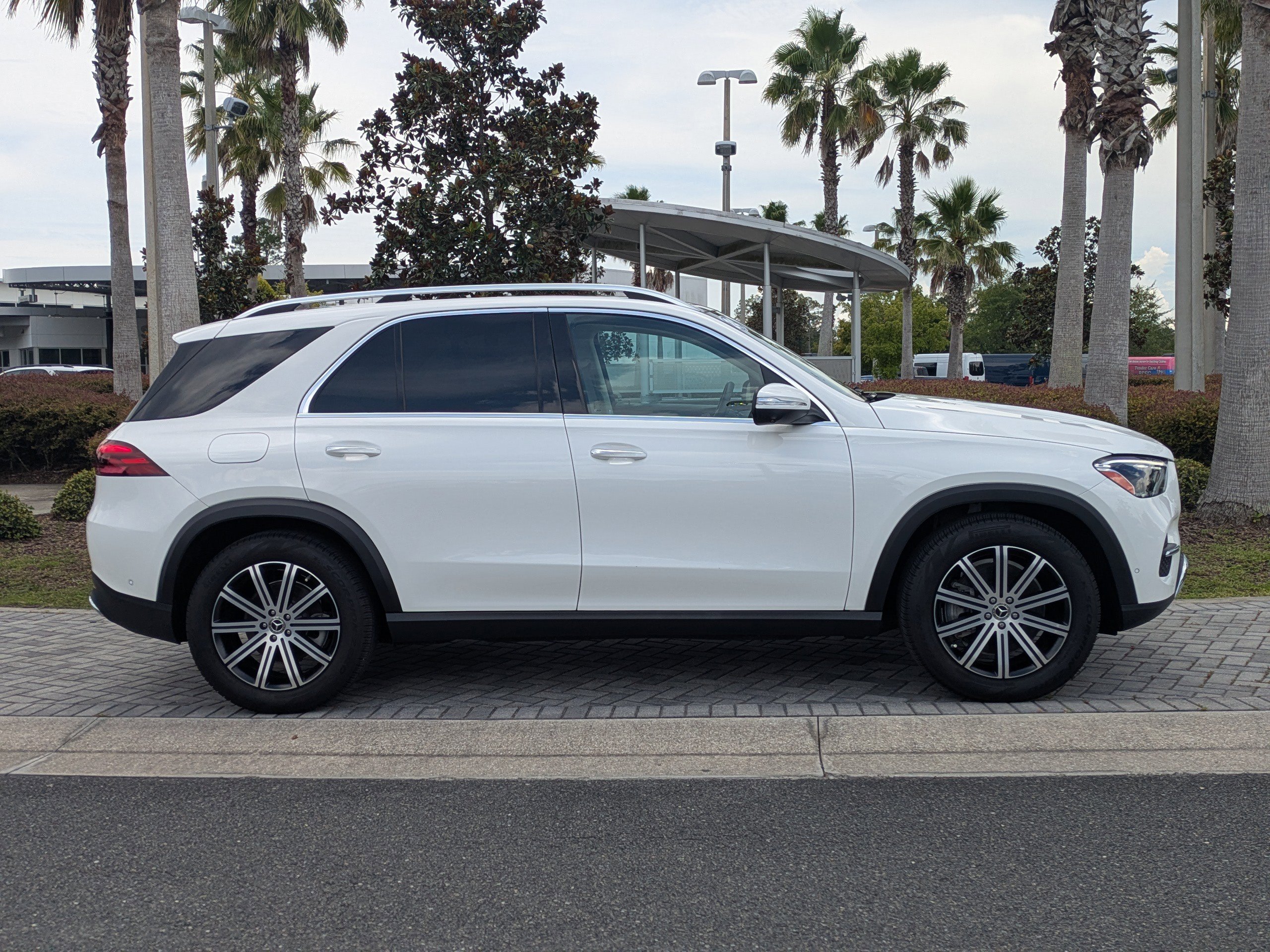 2024 Mercedes Benz GLE 450 4MATIC photo 5