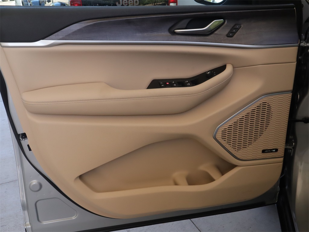 2023 Jeep Grand Cherokee Overland photo 21