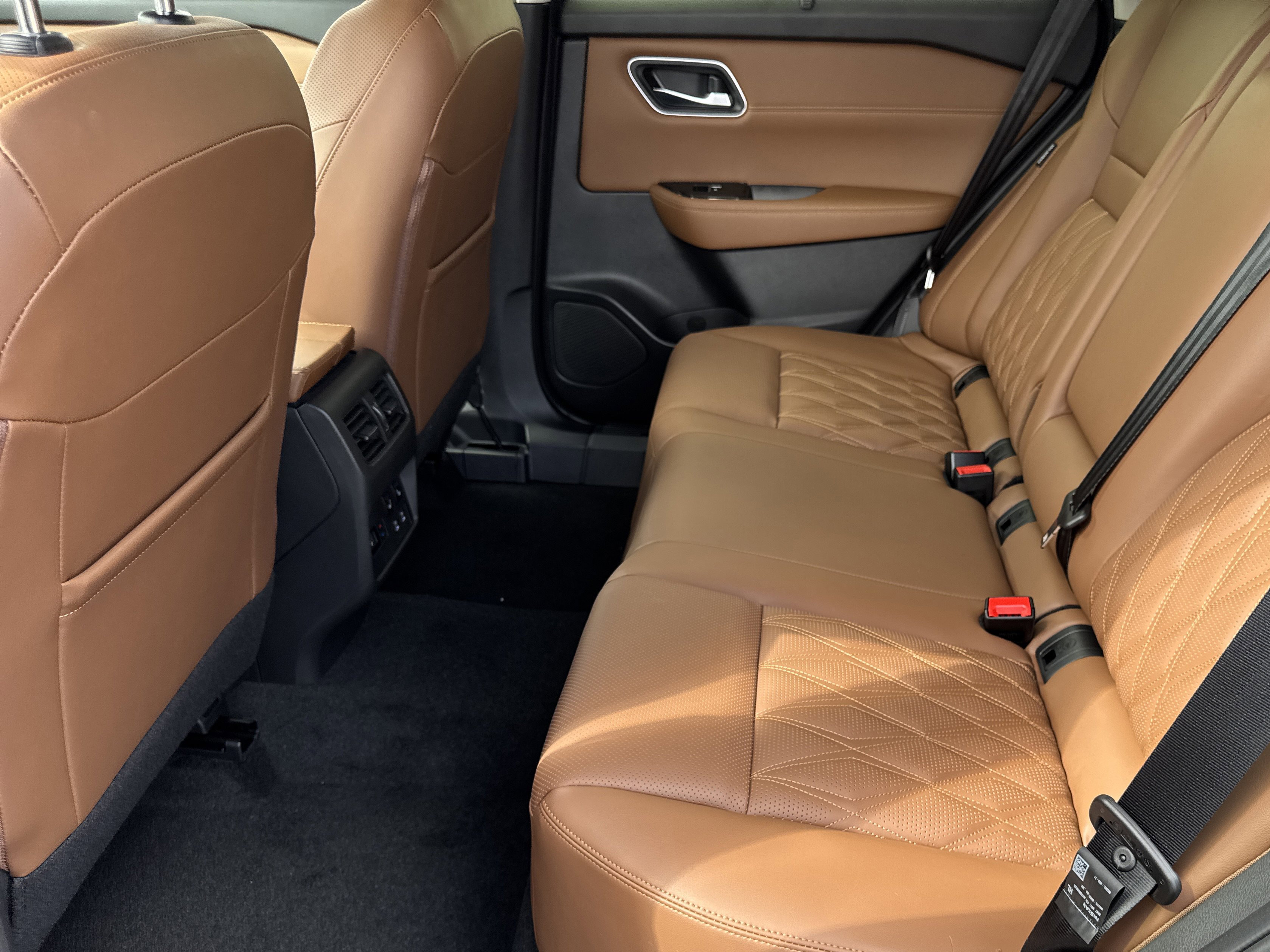 2026 Nissan Rogue Platinum photo 4