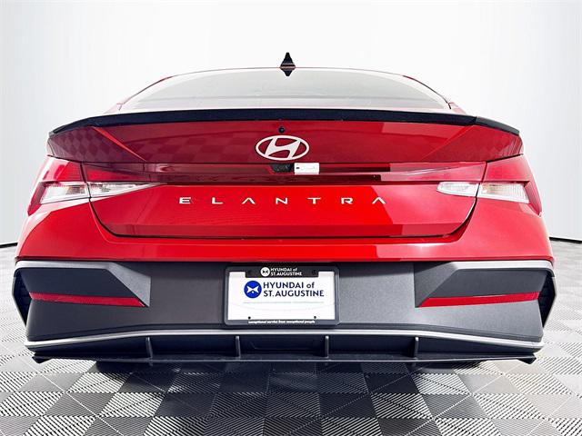 2025 Hyundai Elantra SEL Sport photo 5