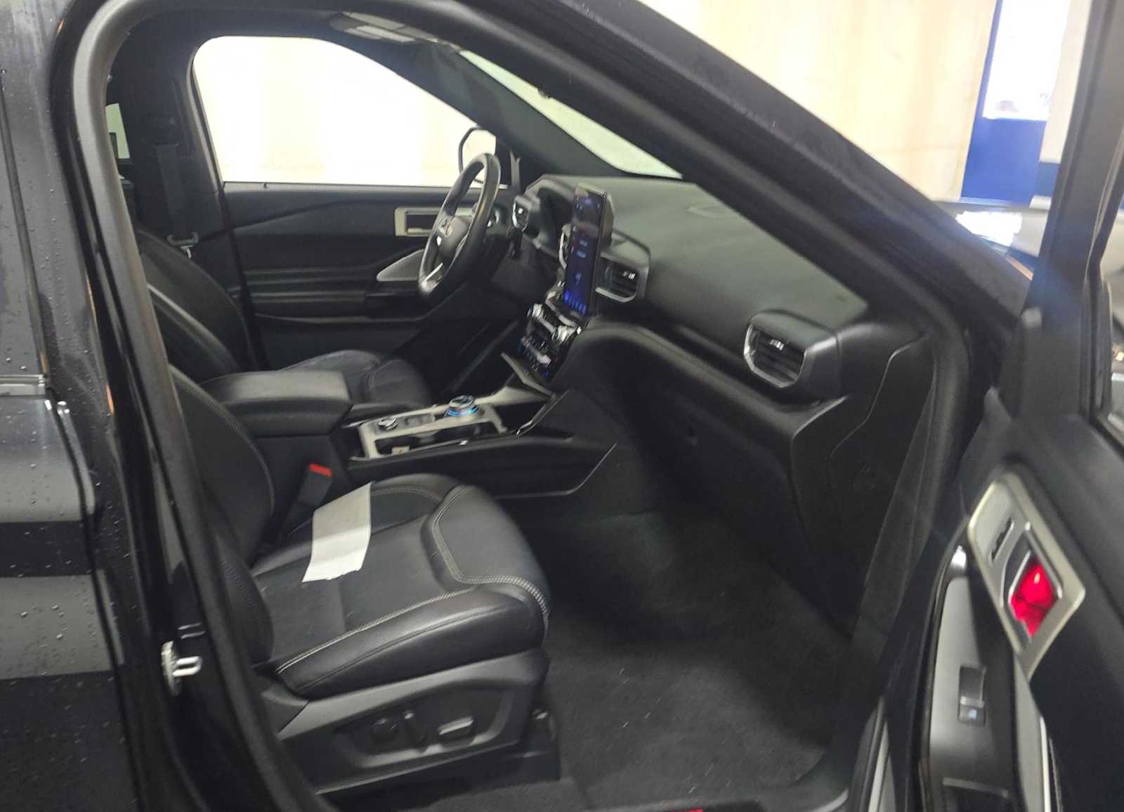 2023 Ford Explorer ST photo 4
