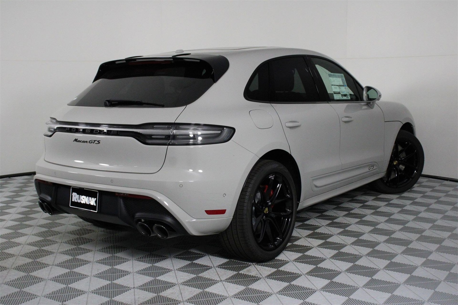 2026 Porsche Macan GTS photo 7