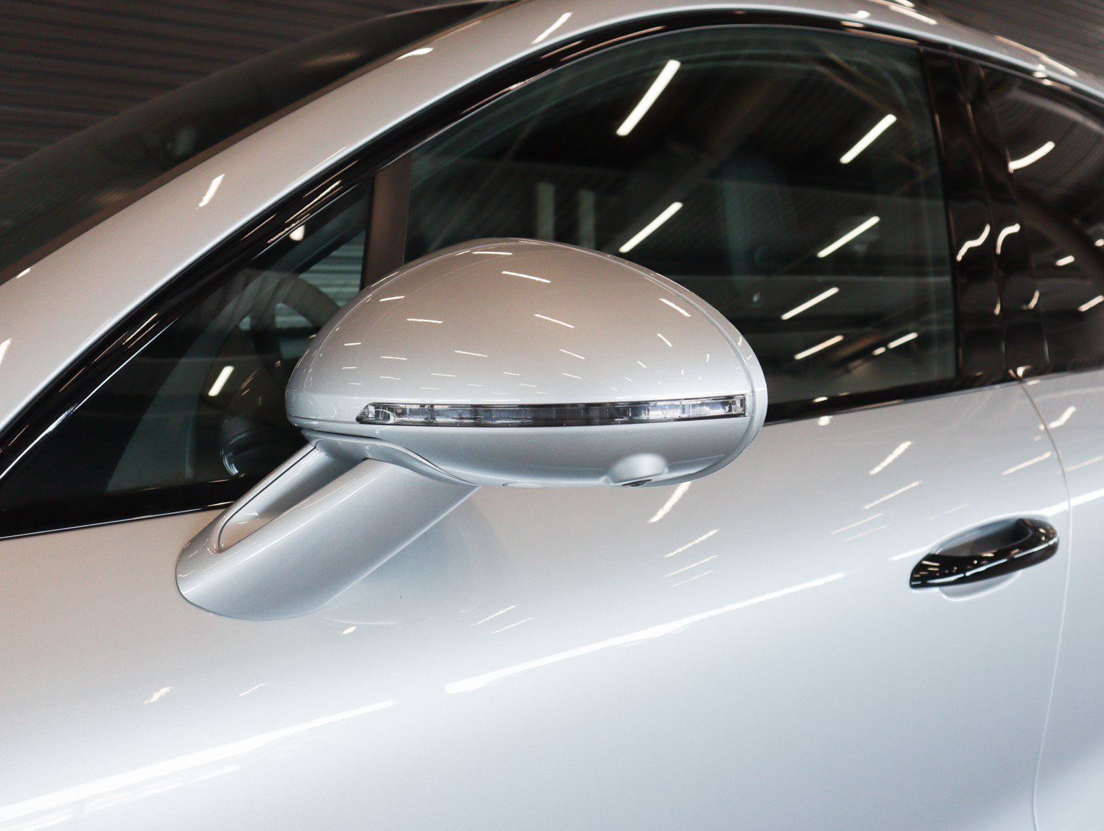 2025 Porsche Macan T photo 26