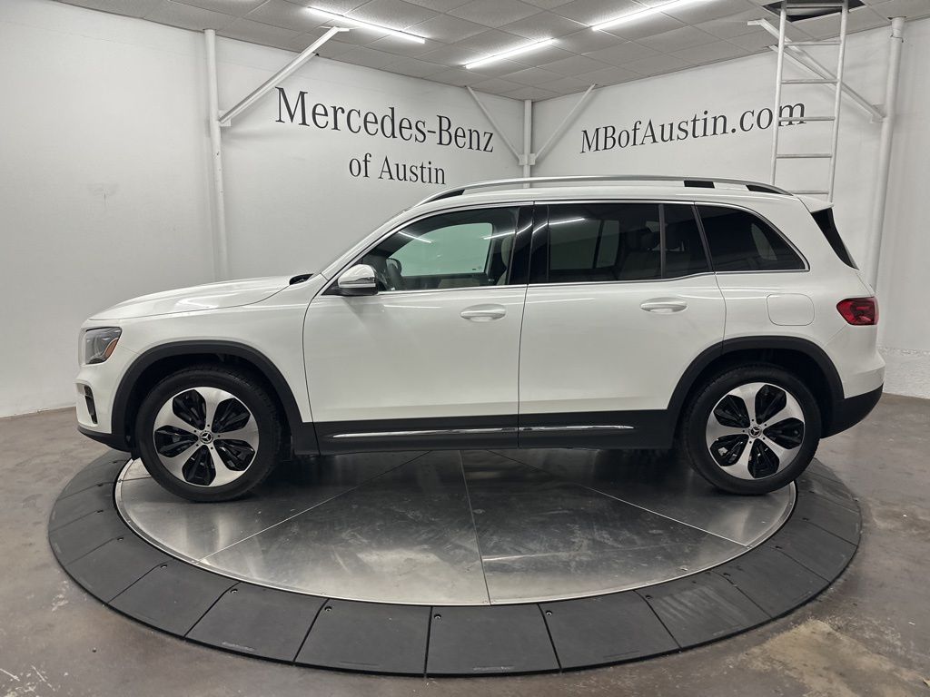 2026 Mercedes Benz GLB 250 photo 3