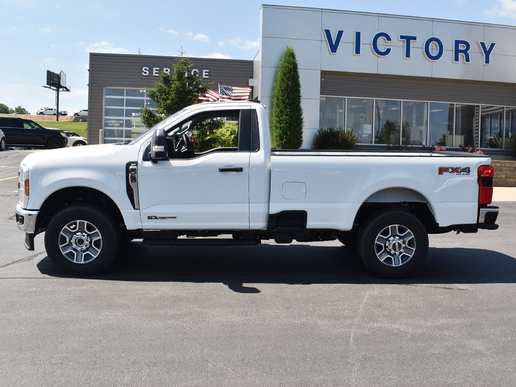 2025 Ford F-250 XLT photo 2
