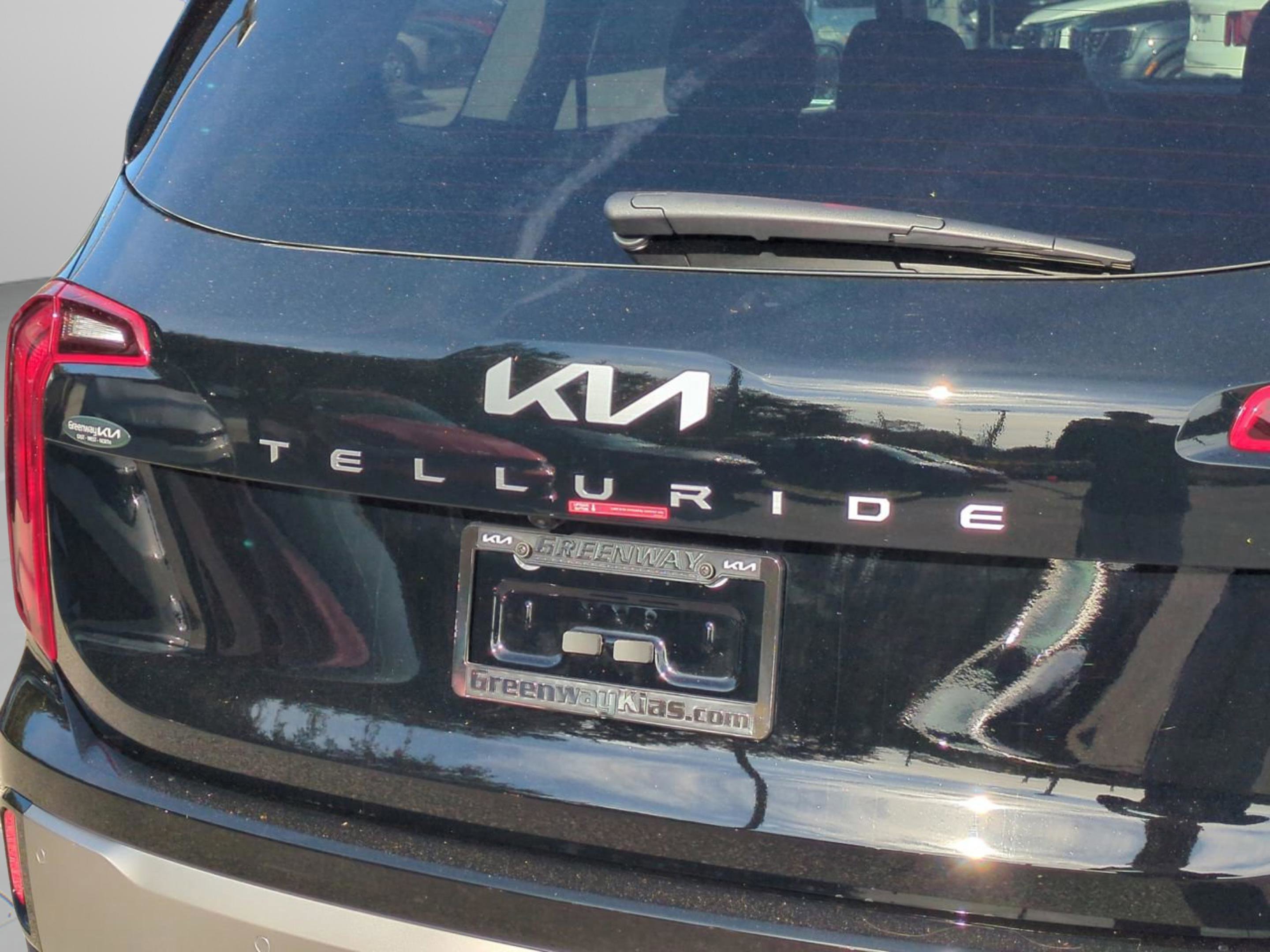 2025 Kia Telluride LX photo 13