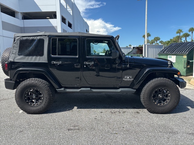 2014 Jeep Wrangler Unlimited Sahara photo 2