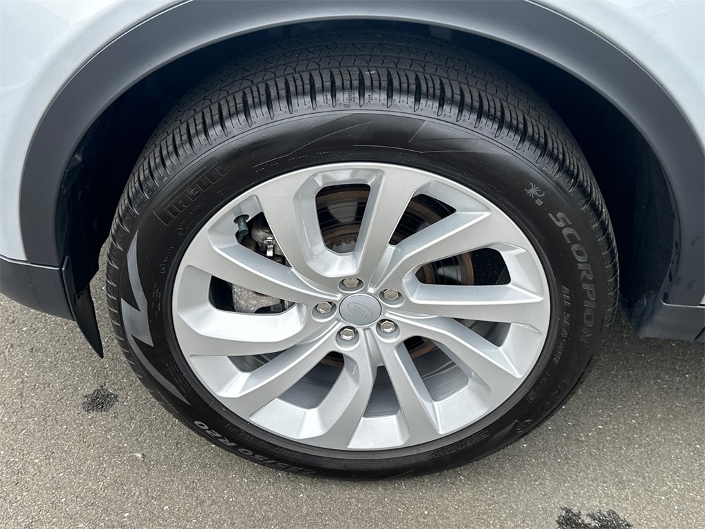 2023 Land Rover Discovery Sport SE photo 8