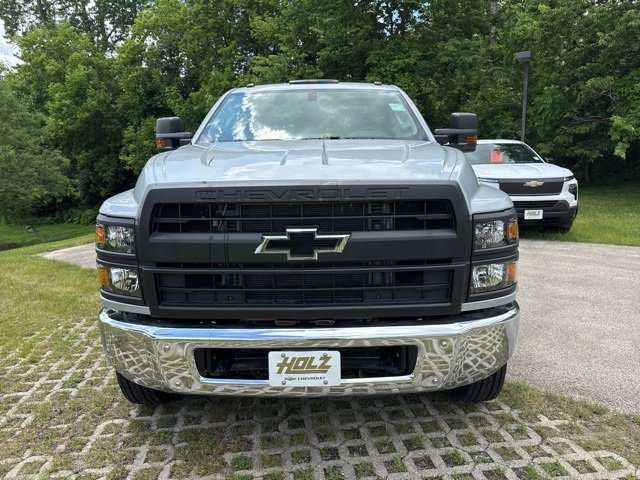 2024 Chevrolet Silverado 5500HD Work Truck photo 3