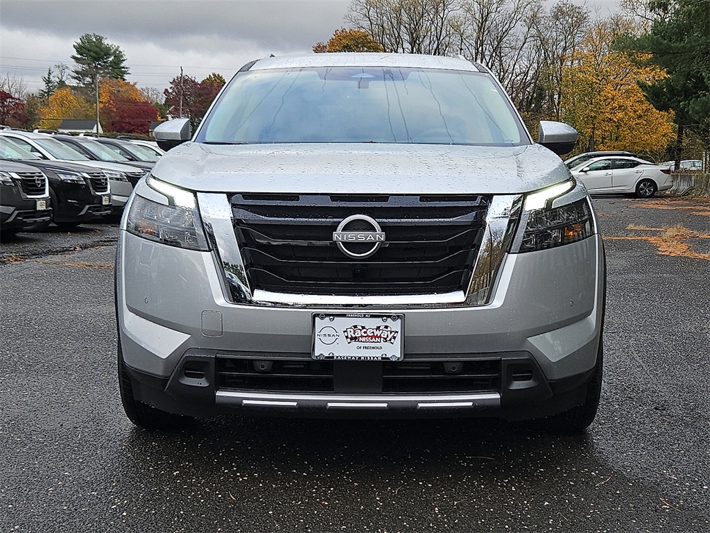 2025 Nissan Pathfinder SL photo 2
