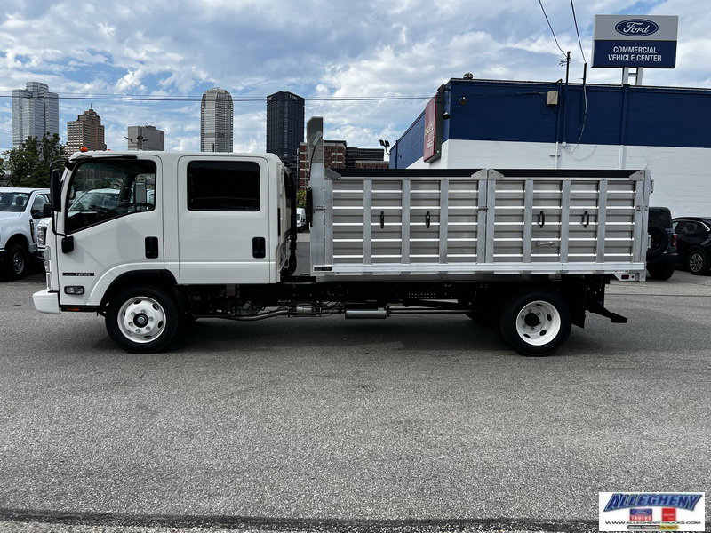 2025 Isuzu NRR photo 2