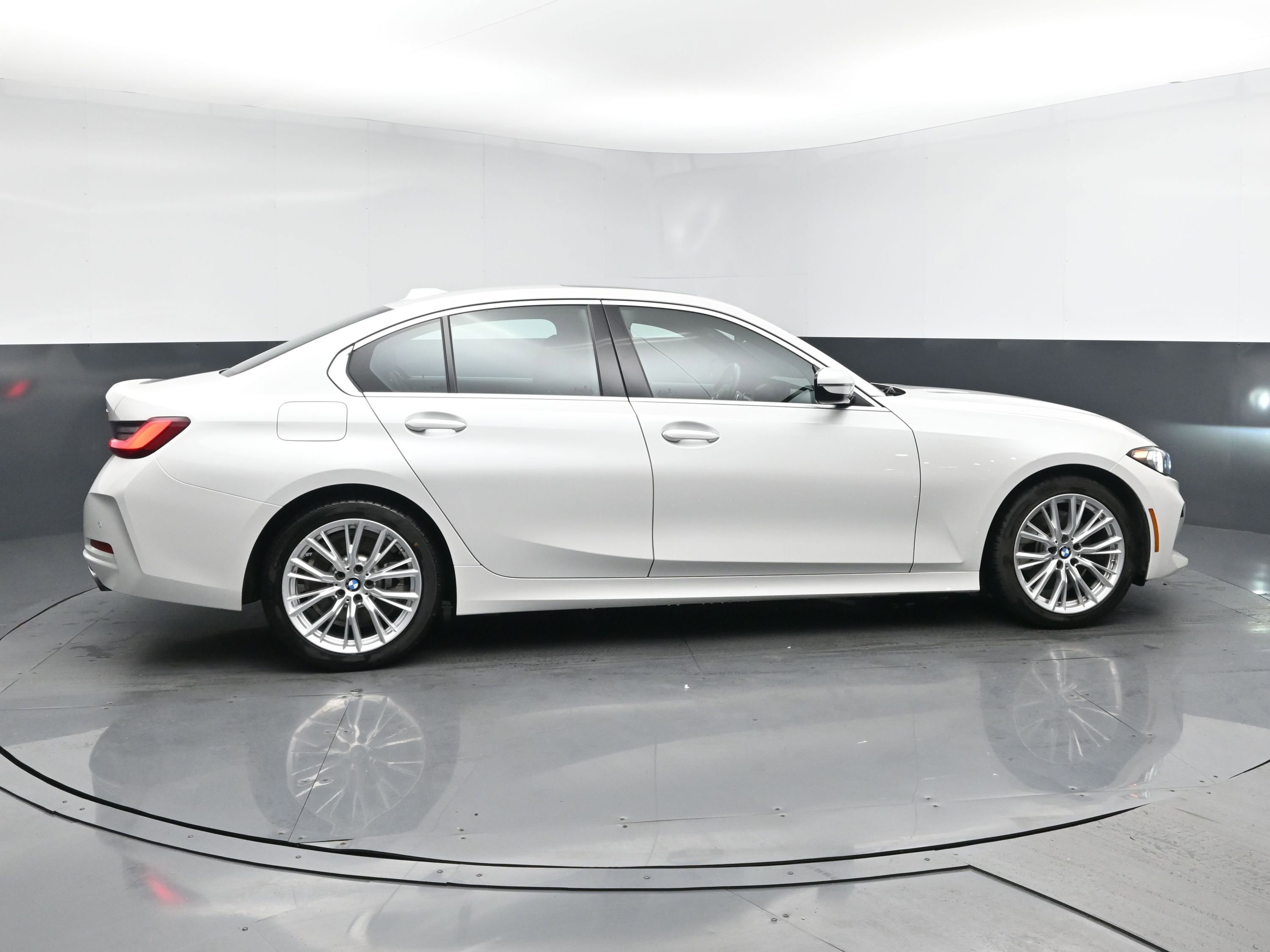 2024 Bmw 330i 3-Series photo 3