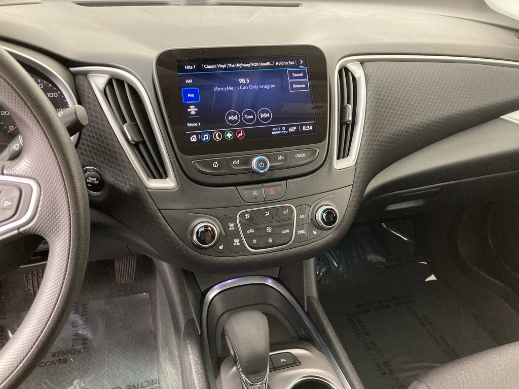 2024 Chevrolet Malibu 1LT photo 2