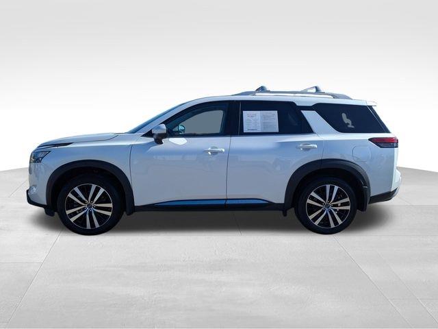 2025 Nissan Pathfinder Platinum photo 2