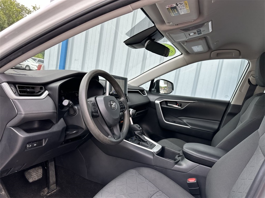 2023 Toyota RAV4 XLE photo 14