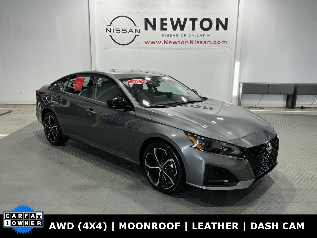 2025 Nissan Altima SR's photo