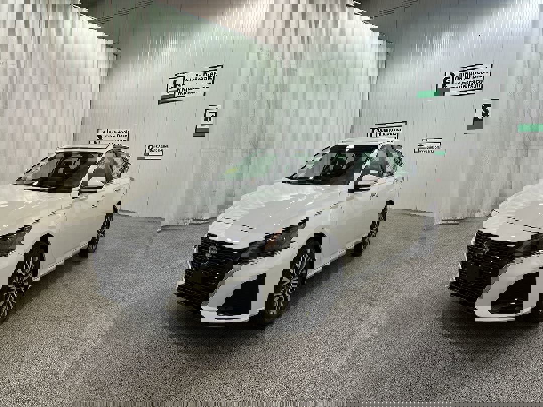 2025 Nissan Altima SV photo 4