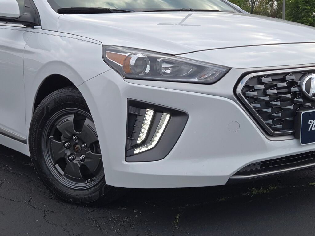 2021 Hyundai Ioniq SE photo 3